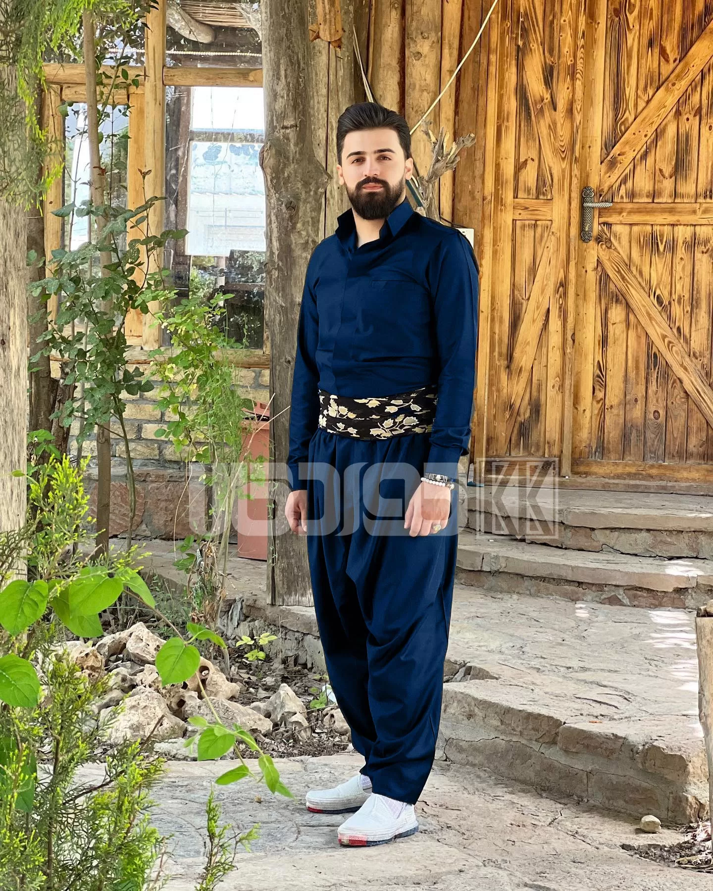 لباس کردی مردانه مدل شاخه وانی حزبی3 لباس کردی مردانه مدل شاخه وانی حزبی3