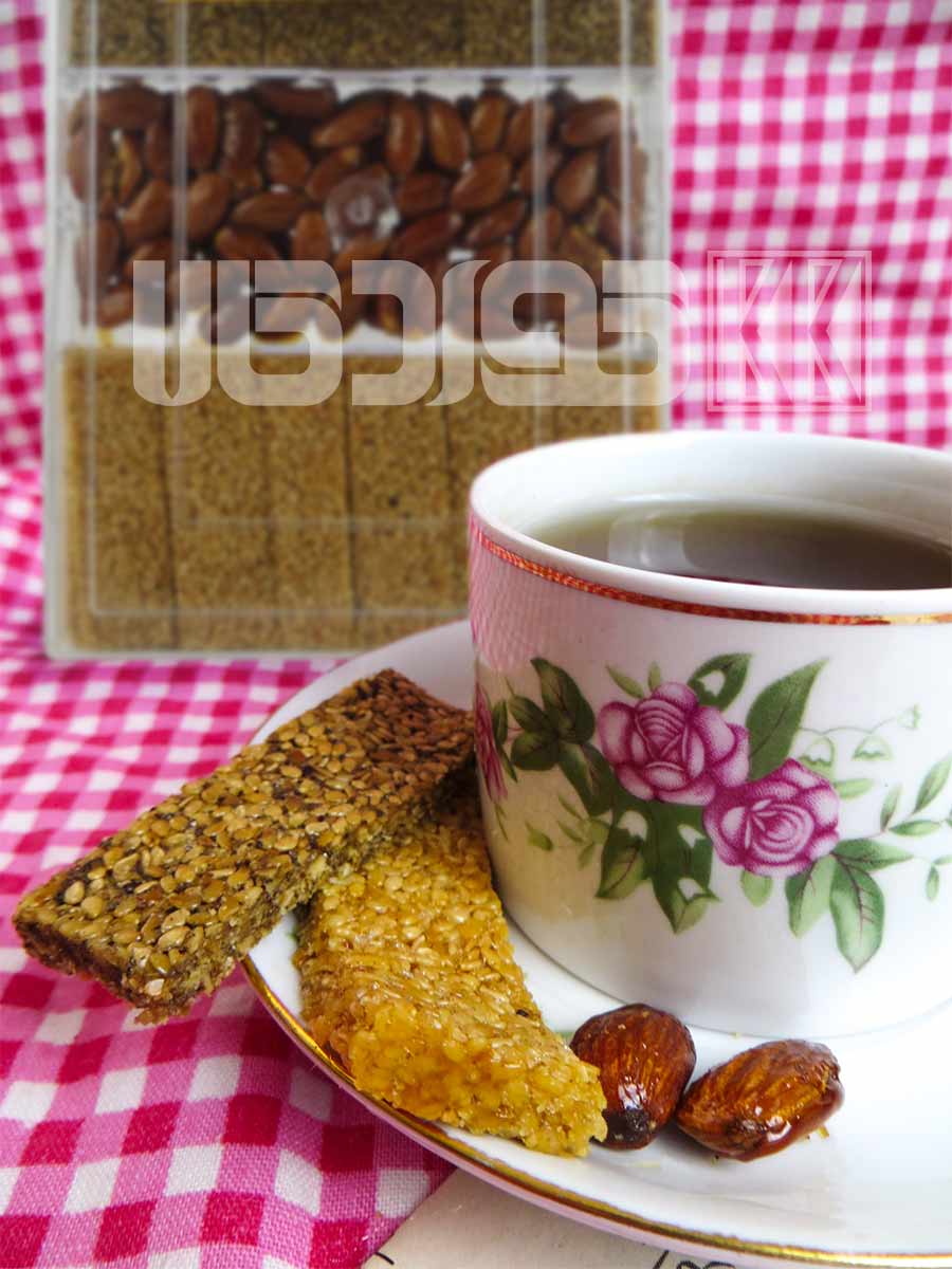 مخلوط شیرینی کنجد و بادام سوخته سوغات سنندج