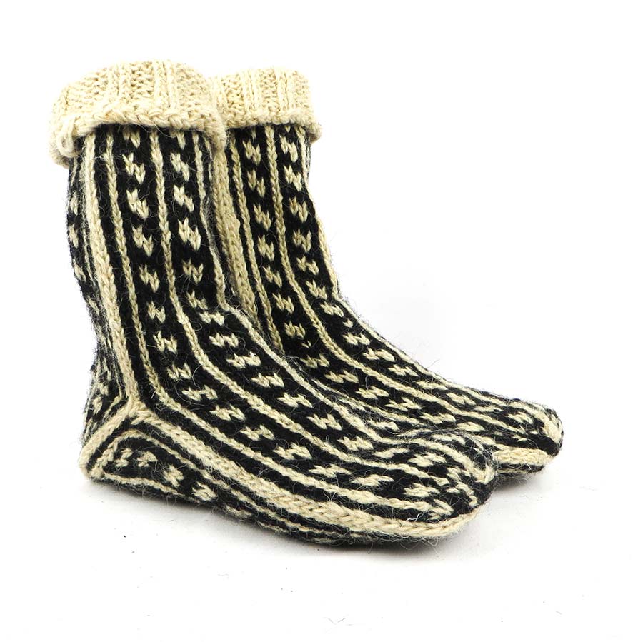 جوراب پشمی مردانه دستبافت سنتی کردستان کد 109 جوراب پشمی مردانه دستبافت سنتی کردستان کد 109