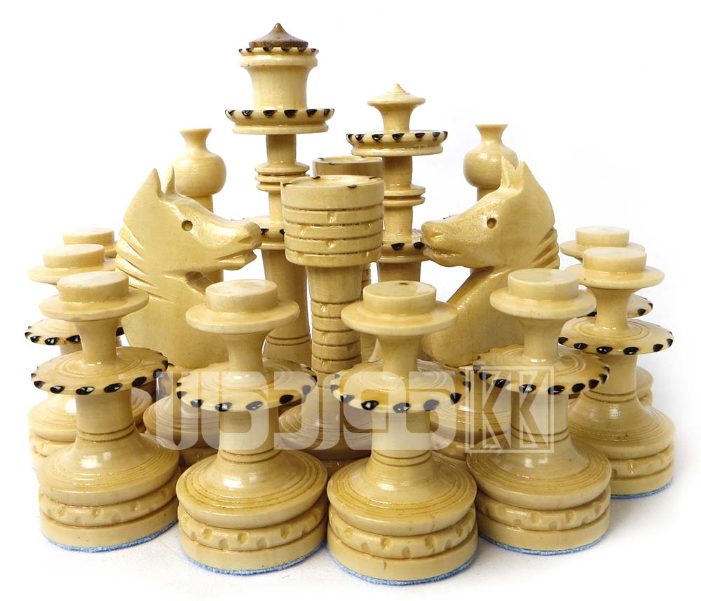 مهره شطرنج چوبی کلاه دار طرح زیویه مهره شطرنج چوبی کلاه دار طرح زیویه