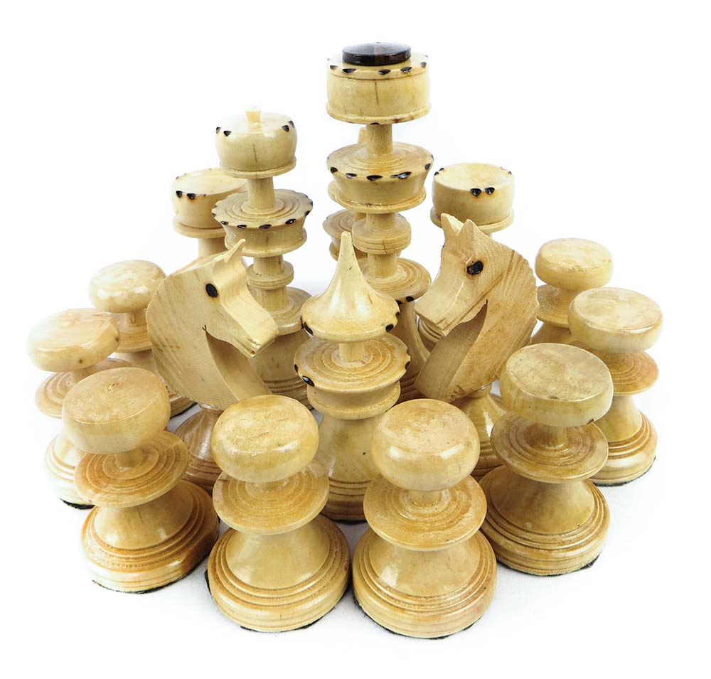 مهره شطرنج چوبی کلاه دار طرح سیروان مهره شطرنج چوبی کلاه دار طرح سیروان