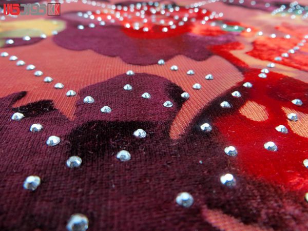 پارچه لباس زنانه مخمل سنگ دار رنگ قرمز 2 متری