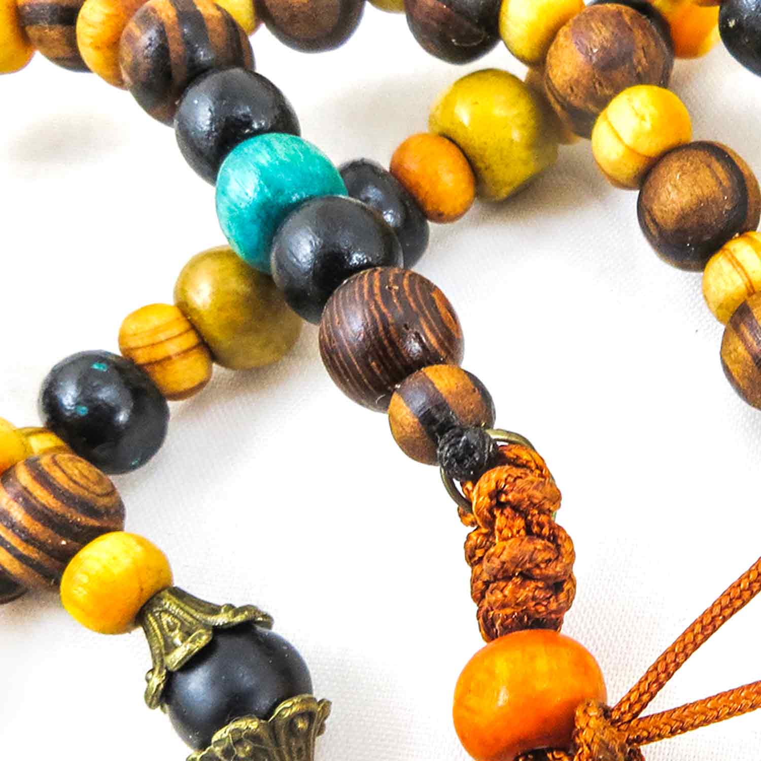 تسبیح چوبی 99 دانه دستساز کردستان کد 109 تسبیح چوبی 99 دانه دستساز کردستان کد 109