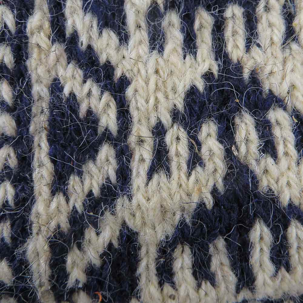 جوراب پشمی مردانه دستبافت سنتی کردستان کد 125 جوراب پشمی مردانه دستبافت سنتی کردستان کد 125