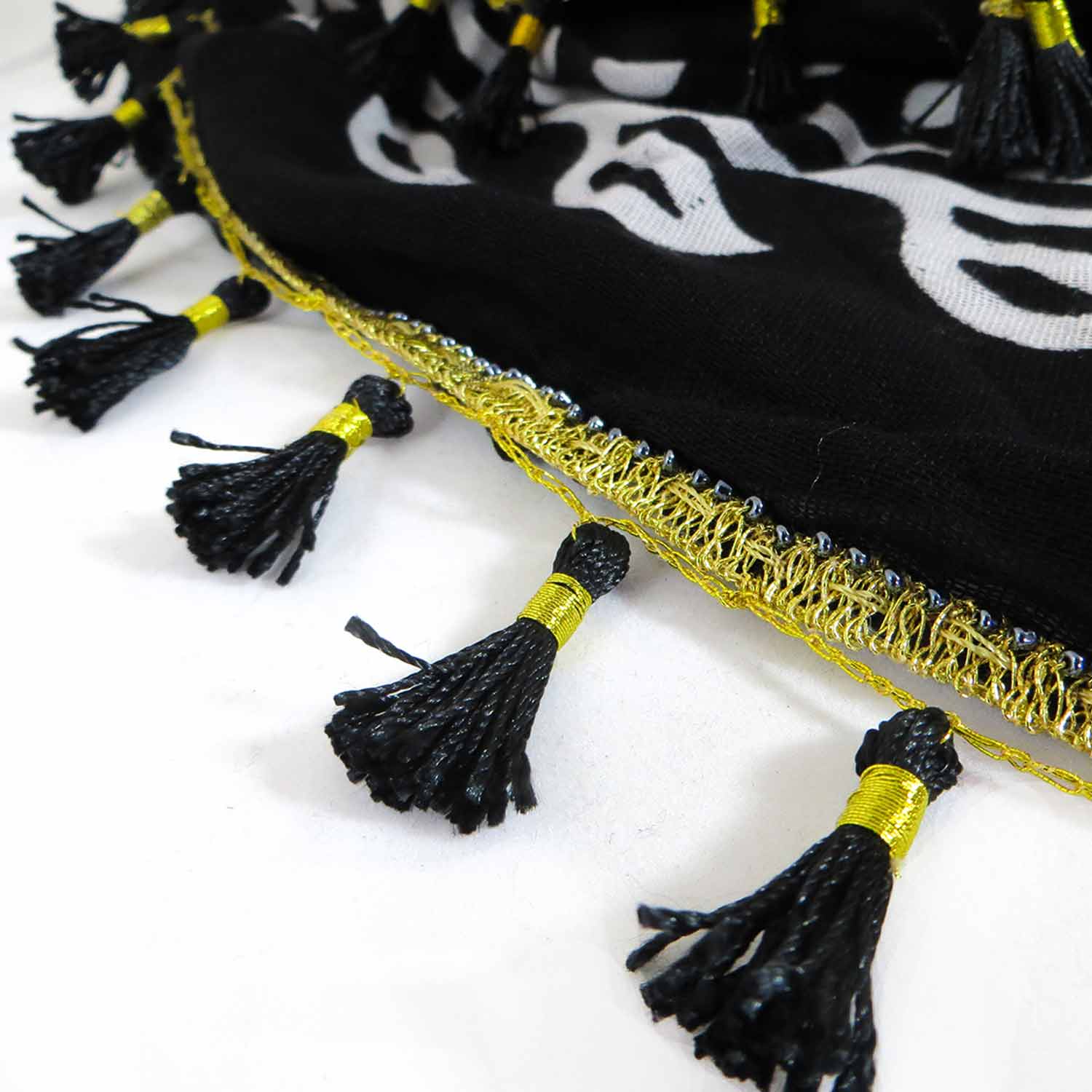روسری سنتی کردستان رنگ نارنجی منگوله ی مشکی 1.5 متری روسری سنتی کردستان رنگ نارنجی منگوله ی مشکی 1.5 متری
