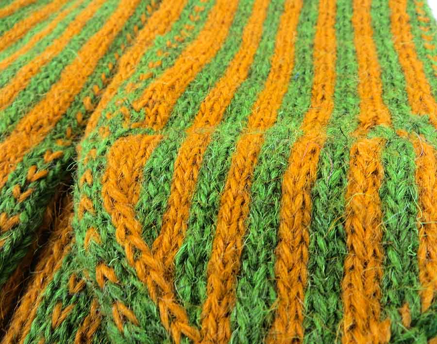 جوراب پشمی دستباف سنتی کردستان کد 145 سایز 39-40 جوراب پشمی دستباف سنتی کردستان کد 145 سایز 39-40