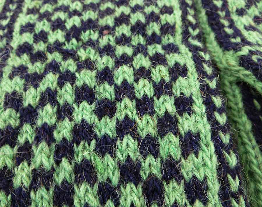 جوراب پشمی دستباف سنتی کردستان کد 153 سایز 40-41 جوراب پشمی دستباف سنتی کردستان کد 153 سایز 40-41