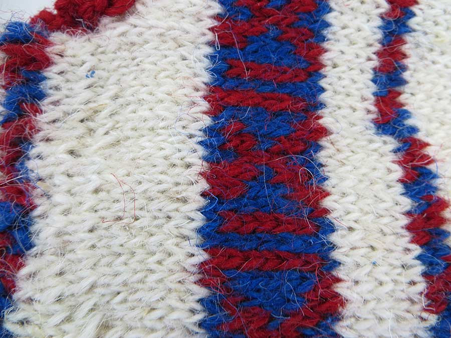 جوراب روفرشی پشمی دستباف کردستان کد 306 سایز 39-40 جوراب روفرشی پشمی دستباف کردستان کد 306 سایز 39-40