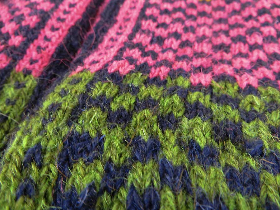 جوراب پشمی دستباف سنتی کردستان کد 158 سایز 39-40 جوراب پشمی دستباف سنتی کردستان کد 158 سایز 39-40