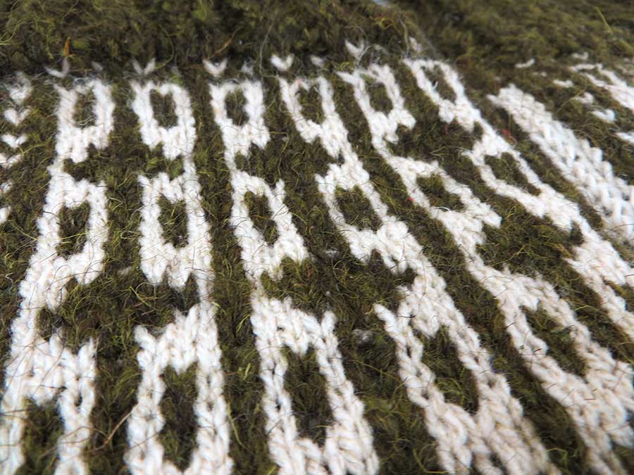 جوراب پشمی دستباف سنتی کردستان کد 150 سایز 40-41 جوراب پشمی دستباف سنتی کردستان کد 150 سایز 40-41