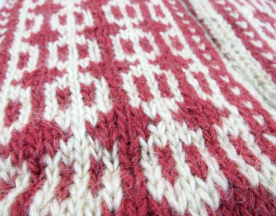 جوراب پشمی دستباف سنتی کردستان کد 190 سایز 39-40 جوراب پشمی دستباف سنتی کردستان کد 190 سایز 39-40