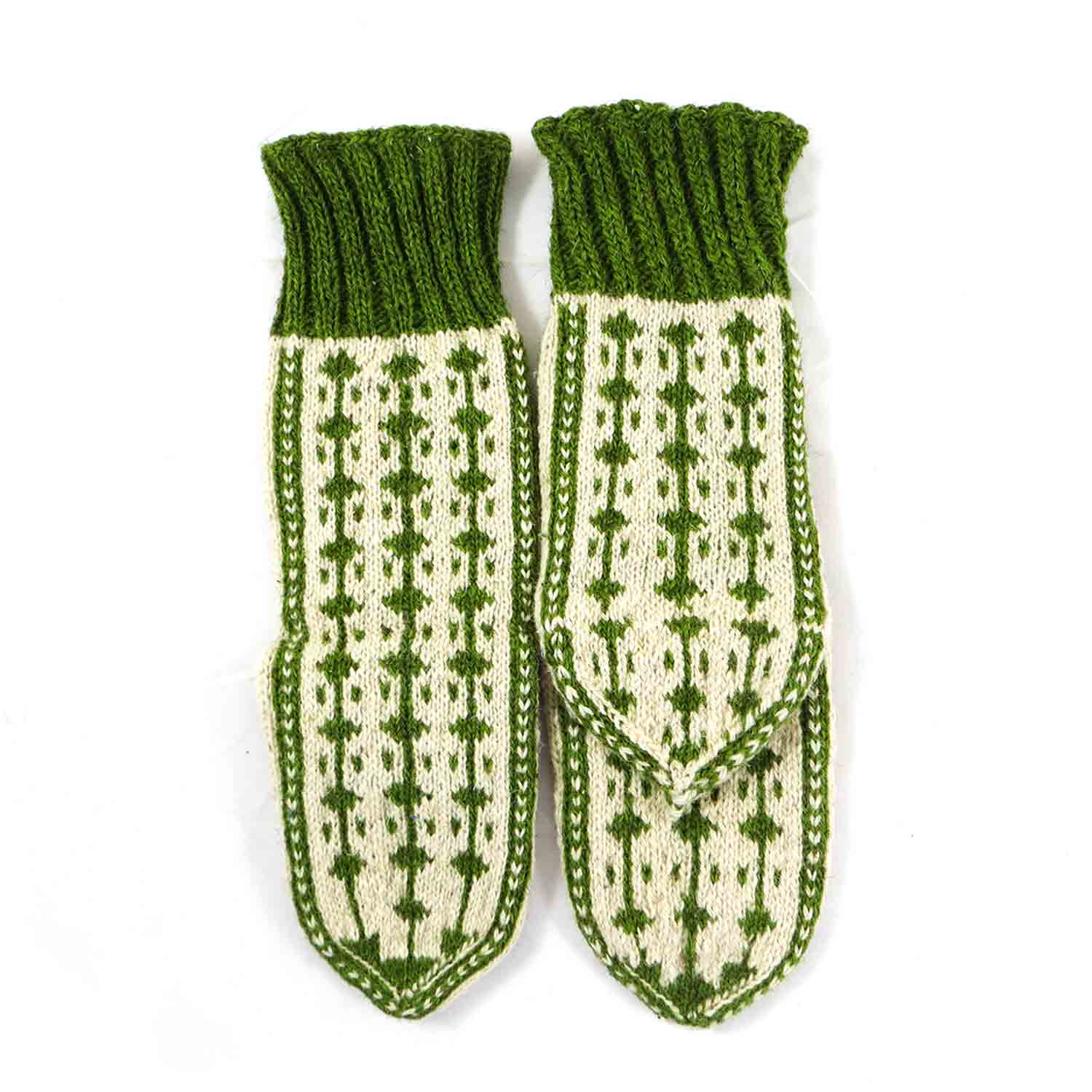 جوراب پشمی دستباف سنتی کردستان کد 183 سایز 41-42 جوراب پشمی دستباف سنتی کردستان کد 183 سایز 41-42