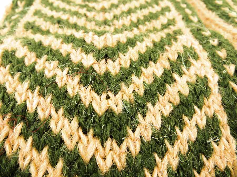 جوراب پشمی دستباف سنتی کردستان کد 176 سایز 42-43 جوراب پشمی دستباف سنتی کردستان کد 176 سایز 42-43