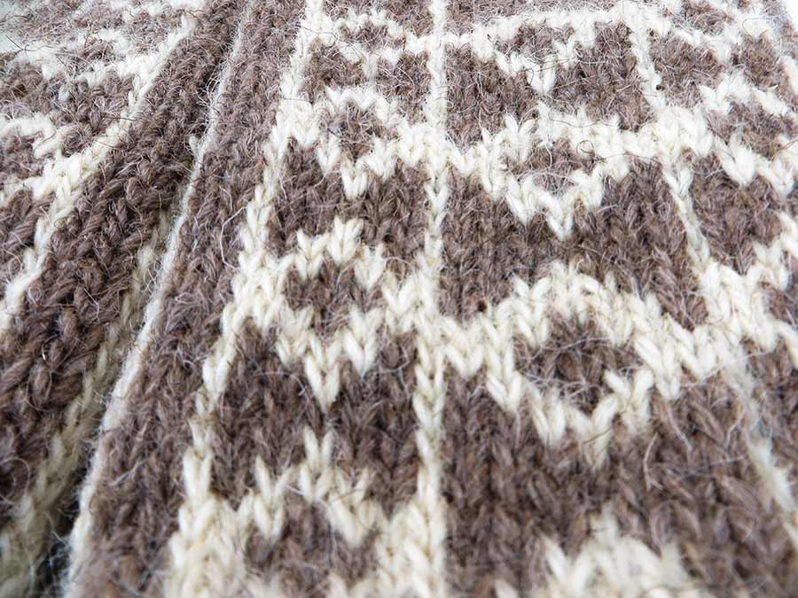 جوراب پشمی دستباف سنتی کردستان کد 175 سایز 41-42 جوراب پشمی دستباف سنتی کردستان کد 175 سایز 41-42