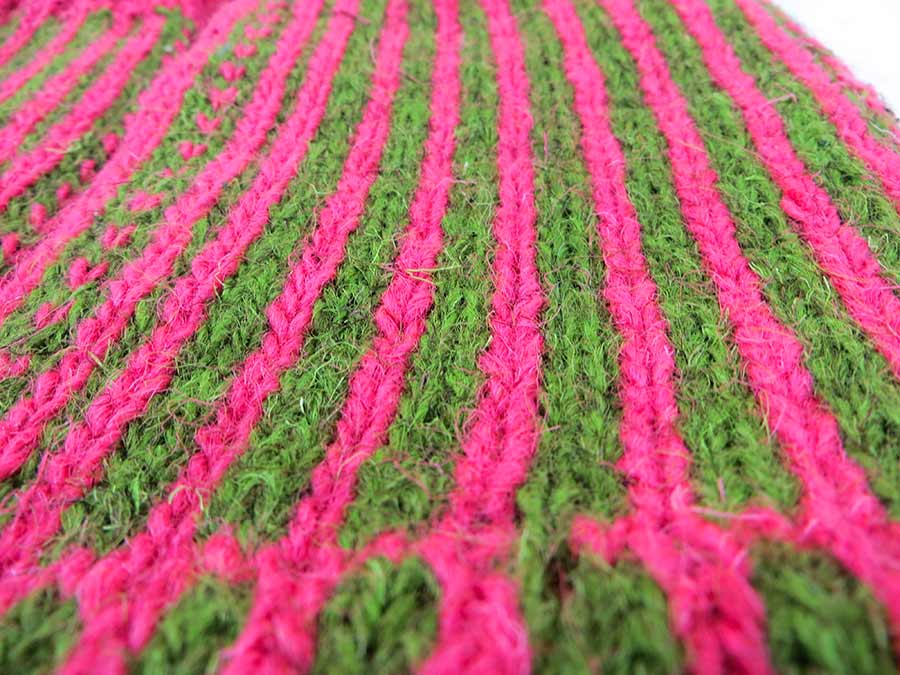 جوراب پشمی دستباف سنتی کردستان کد 205 سایز 41-42 جوراب پشمی دستباف سنتی کردستان کد 205 سایز 41-42