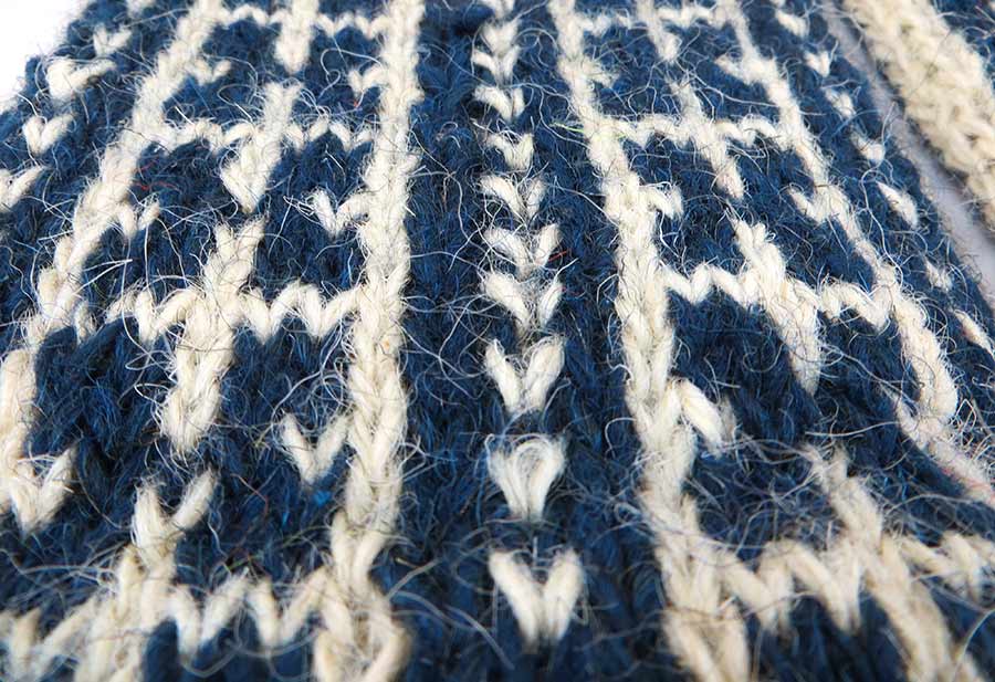 جوراب پشمی دستباف سنتی کردستان کد 171 سایز 41-42 جوراب پشمی دستباف سنتی کردستان کد 171 سایز 41-42