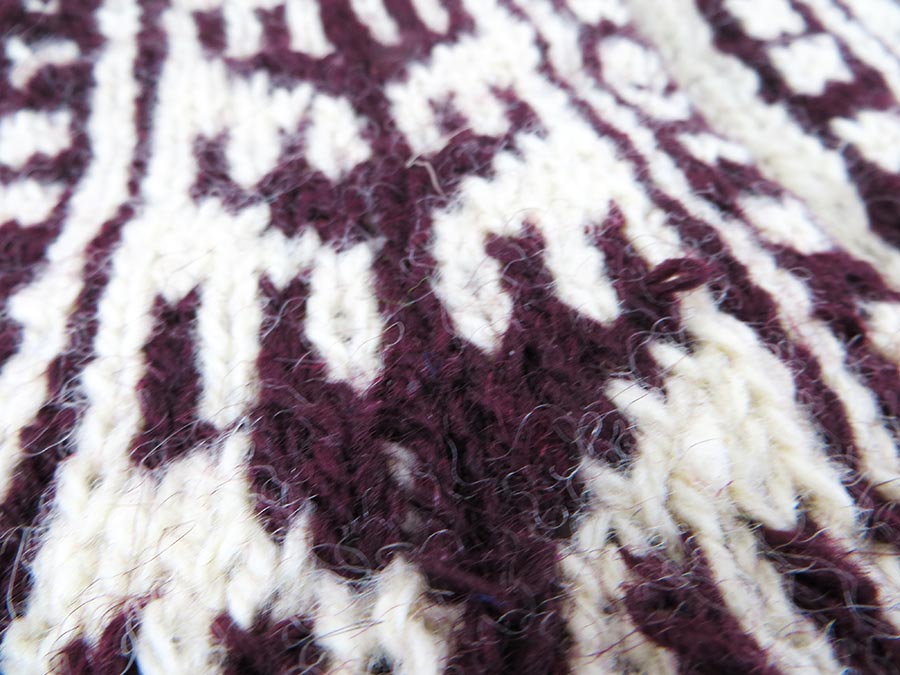 جوراب پشمی دستباف سنتی کردستان کد 172 سایز 40-41 جوراب پشمی دستباف سنتی کردستان کد 172 سایز 40-41