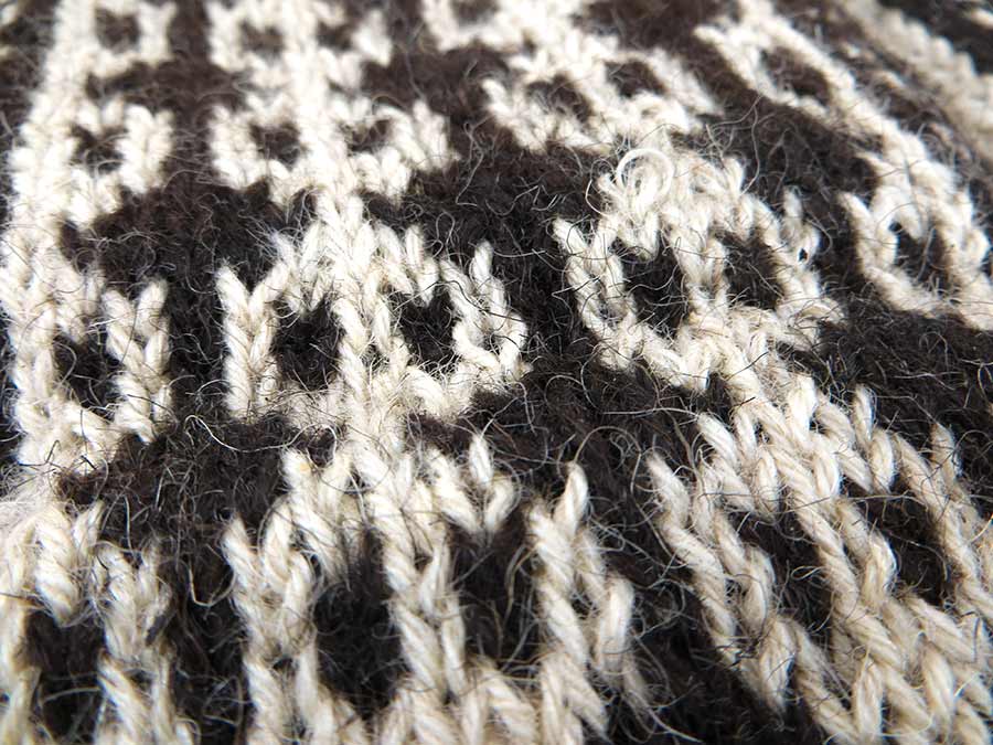 جوراب پشمی دستباف سنتی کردستان کد 216 سایز 39-40 جوراب پشمی دستباف سنتی کردستان کد 216 سایز 39-40