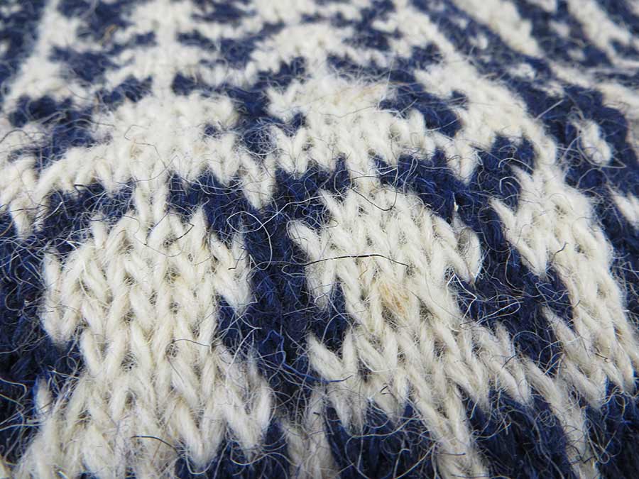 جوراب پشمی دستباف سنتی کردستان کد 223 سایز 40-41 جوراب پشمی دستباف سنتی کردستان کد 223 سایز 40-41