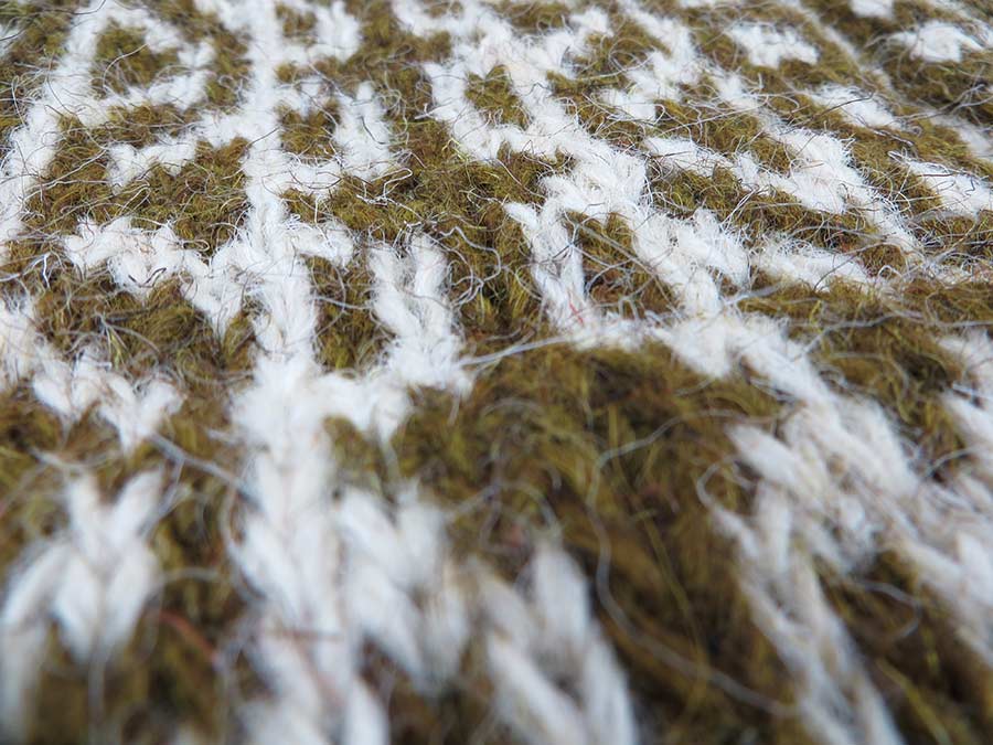 جوراب پشمی دستباف سنتی کردستان کد 222 سایز 42-43 جوراب پشمی دستباف سنتی کردستان کد 222 سایز 42-43