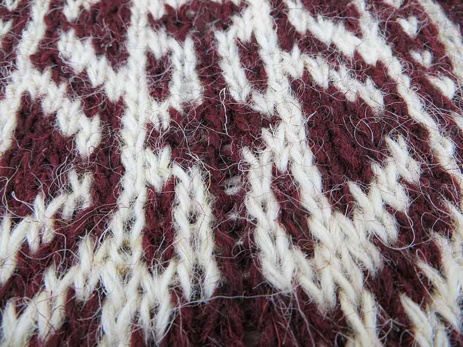 جوراب پشمی دستباف سنتی کردستان کد 224 سایز 41-42 جوراب پشمی دستباف سنتی کردستان کد 224 سایز 41-42