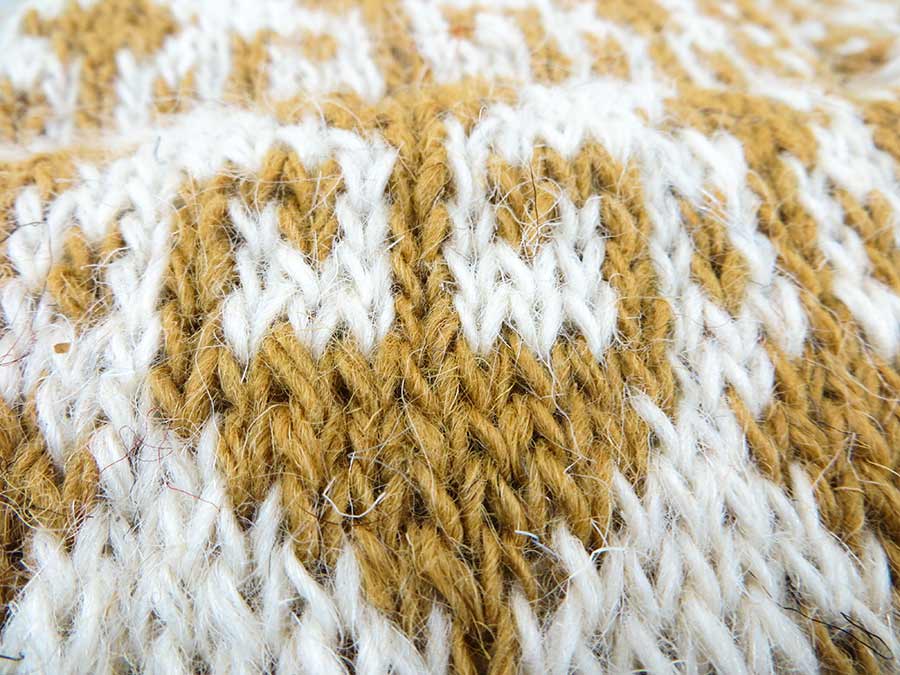 جوراب پشمی دستباف سنتی کردستان کد 226 سایز 42-43 جوراب پشمی دستباف سنتی کردستان کد 226 سایز 42-43