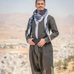 دستمال سر و گردن مردانه نخی طرح جامانه رنگ مشکی قهوه ای