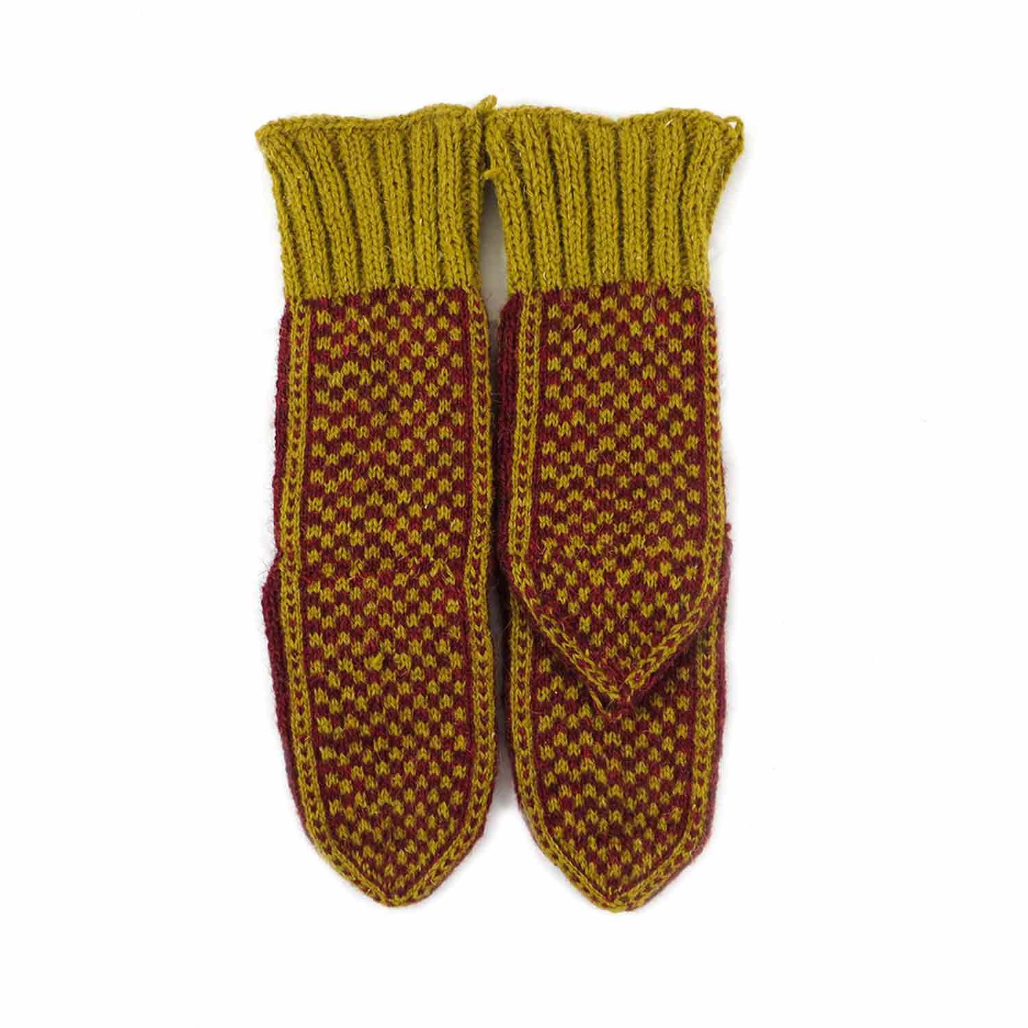 جوراب پشمی دستباف سنتی کردستان کد 228 سایز 39-40 جوراب پشمی دستباف سنتی کردستان کد 228 سایز 39-40