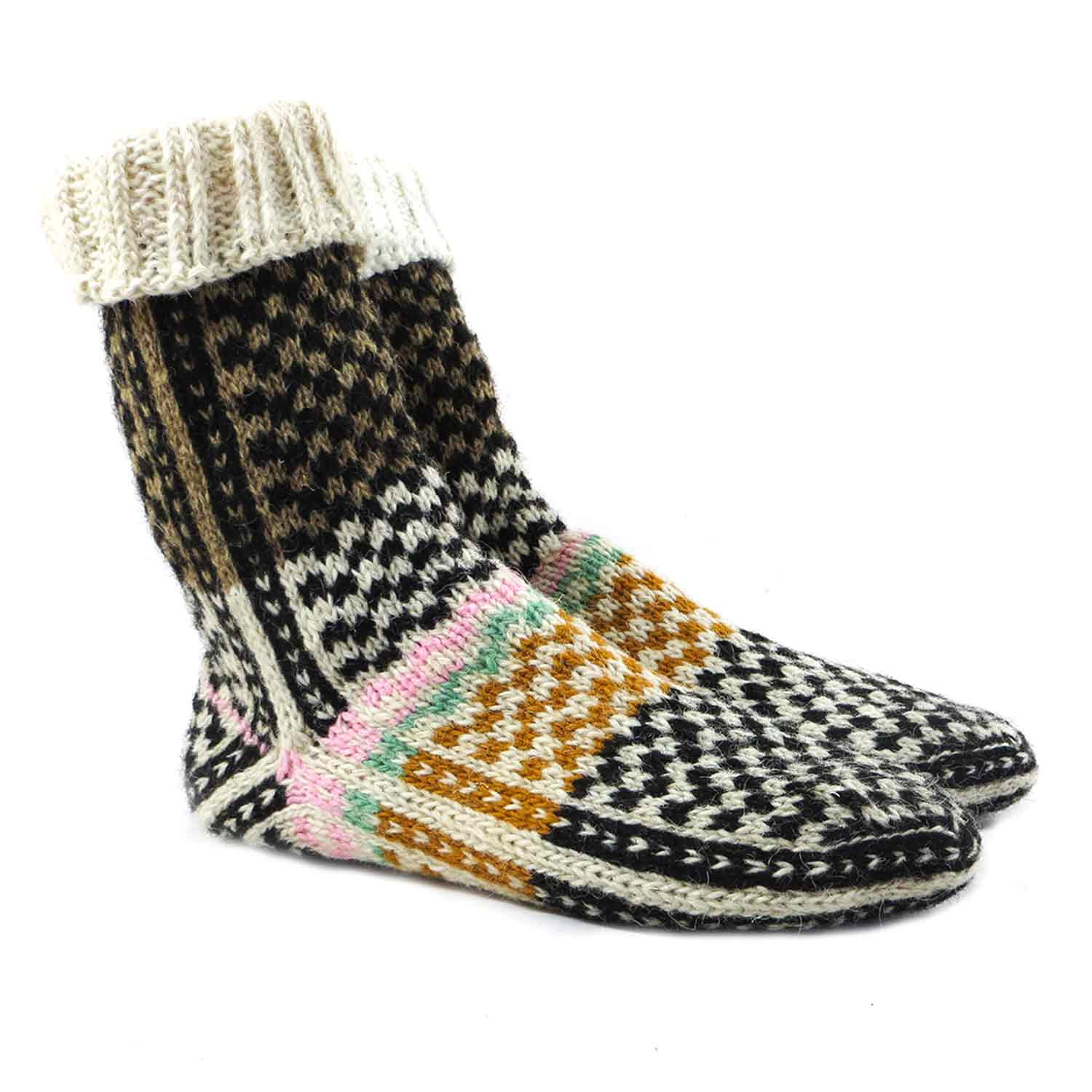 جوراب پشمی دستباف سنتی کردستان کد 229 سایز 39-40 جوراب پشمی دستباف سنتی کردستان کد 229 سایز 39-40