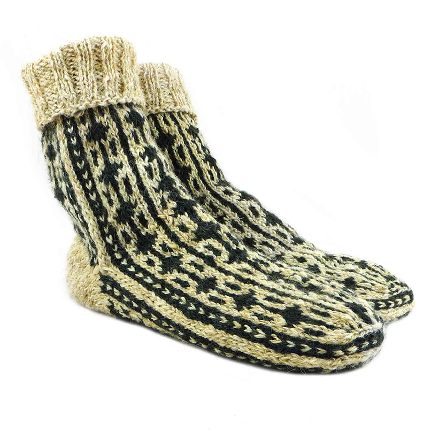 جوراب پشمی دستباف سنتی کردستان کد 231 سایز 44-45 جوراب پشمی دستباف سنتی کردستان کد 231 سایز 44-45