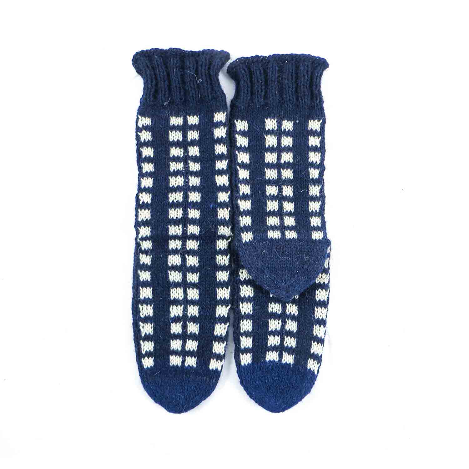 جوراب پشمی دستباف سنتی کردستان کد 240 سایز 41-42 جوراب پشمی دستباف سنتی کردستان کد 240 سایز 41-42