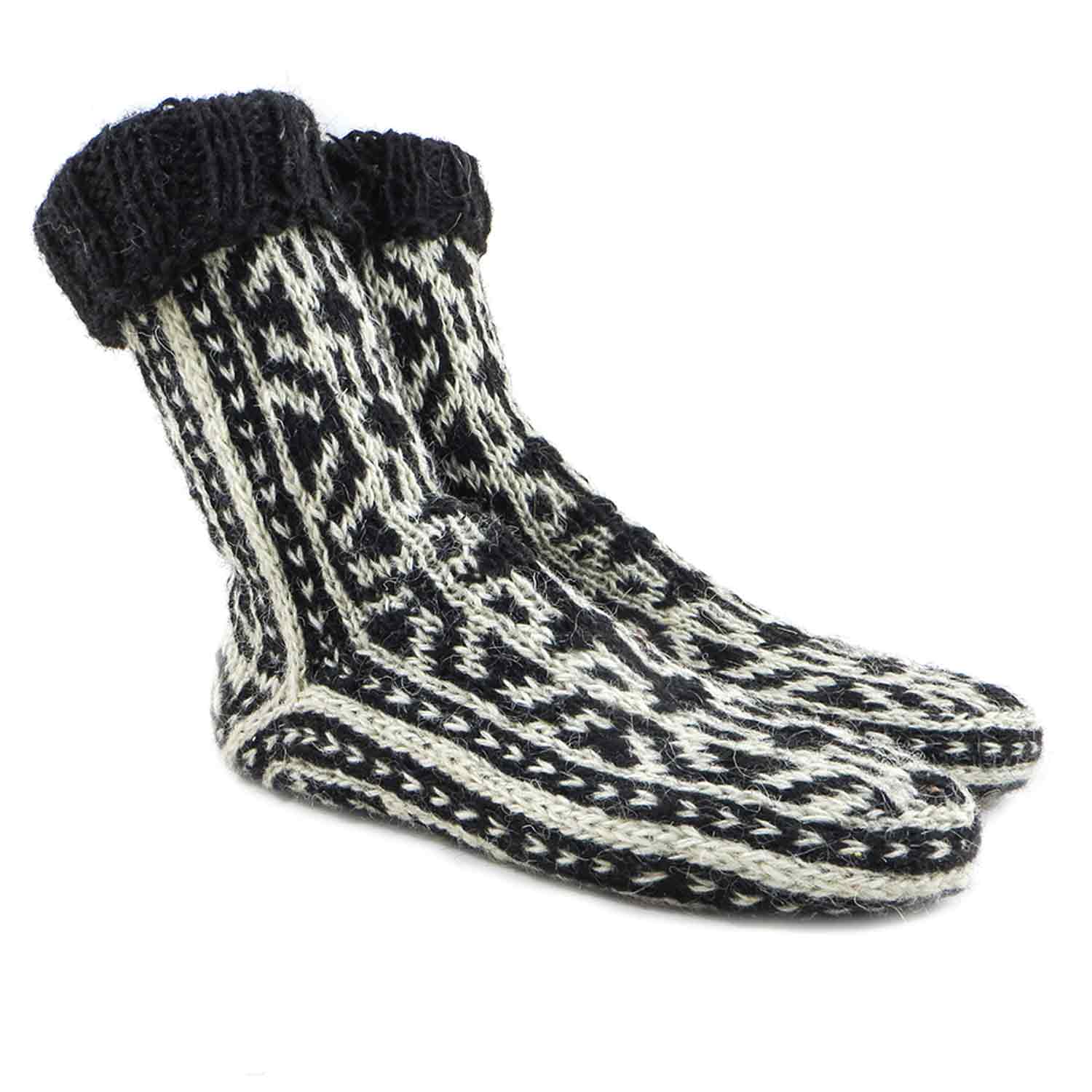 جوراب پشمی دستباف سنتی کردستان کد 246 سایز 41-42 جوراب پشمی دستباف سنتی کردستان کد 246 سایز 41-42